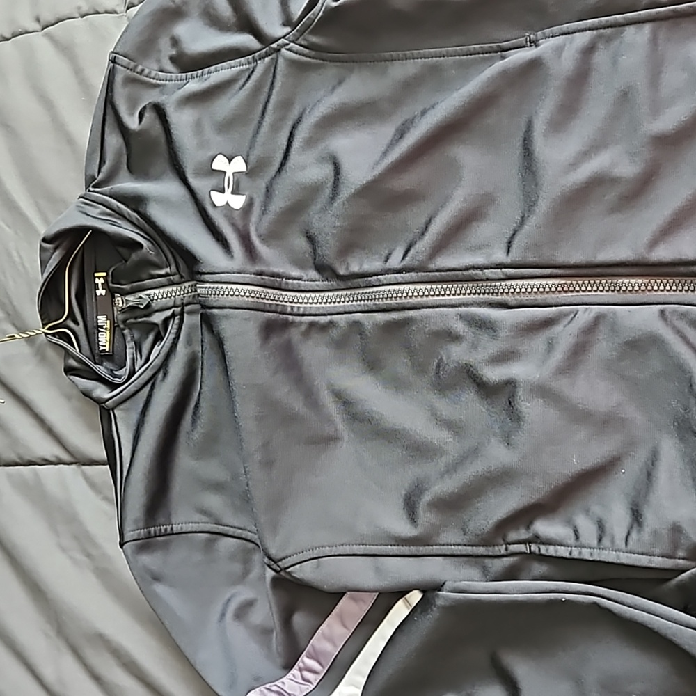 Youth med under Armour jacket